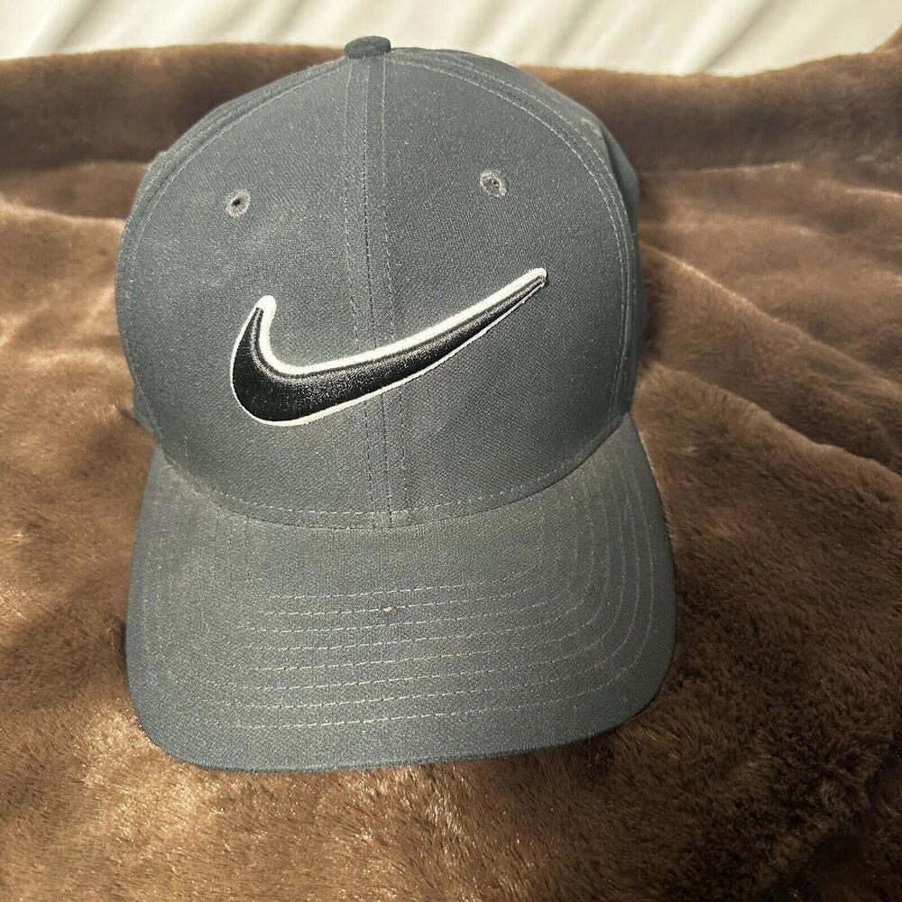Nike GREY Golf Perforated Cap Size M/L Unisex